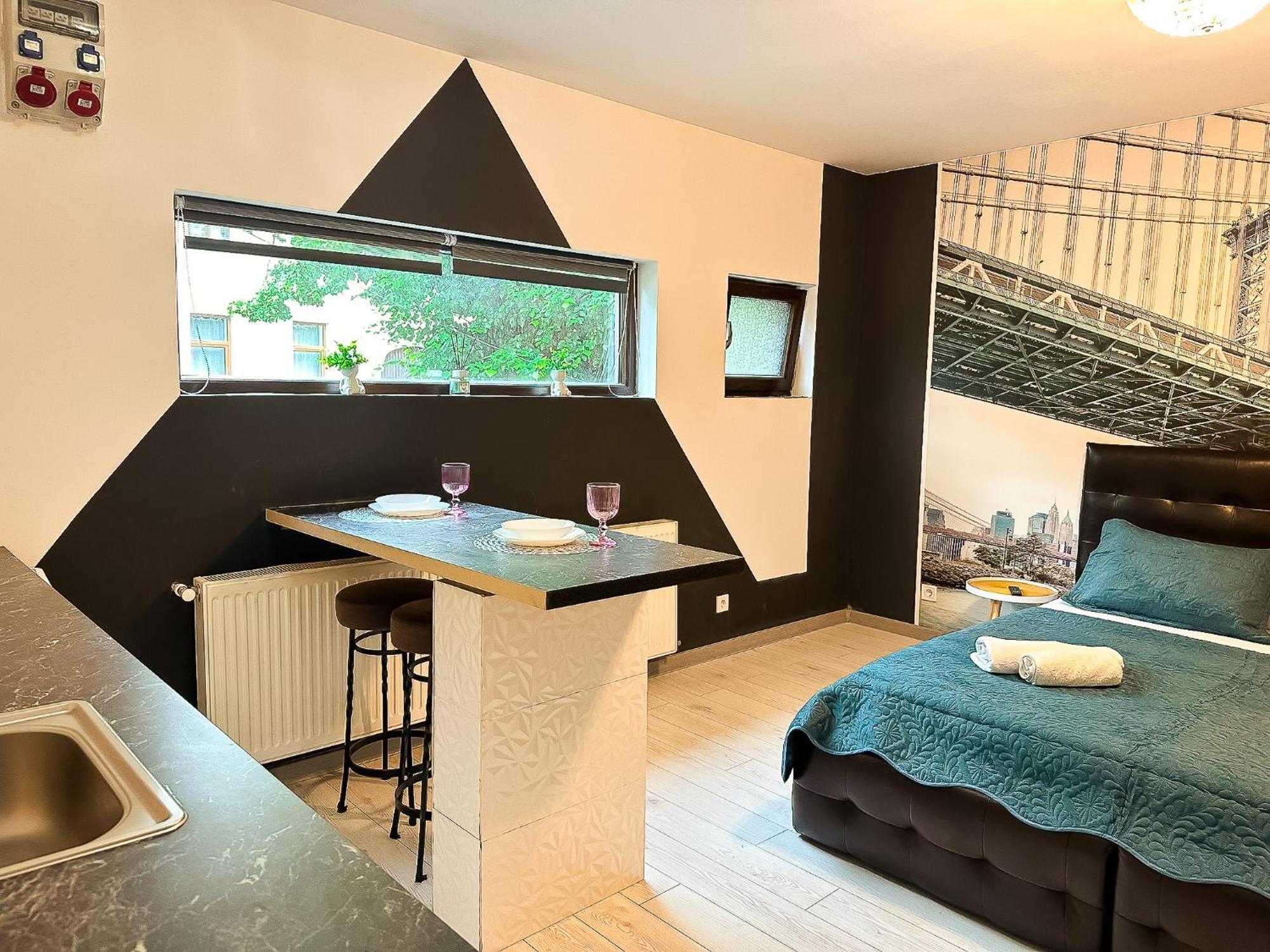 The Bridge - Central Studio With Free Parking Craiova Dış mekan fotoğraf